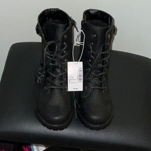 Childrens place size 1 girls boots nwt